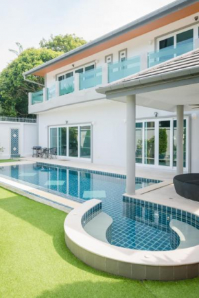 Luxury 4 Bedroom Beach House